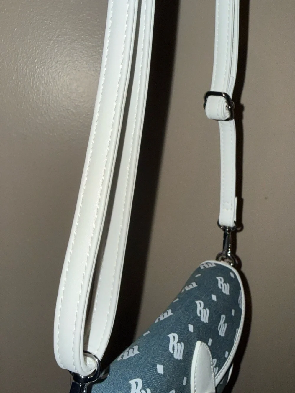 Rocawear white and blue logo shoulder bag /crossbody with Rocawear charm #throwb